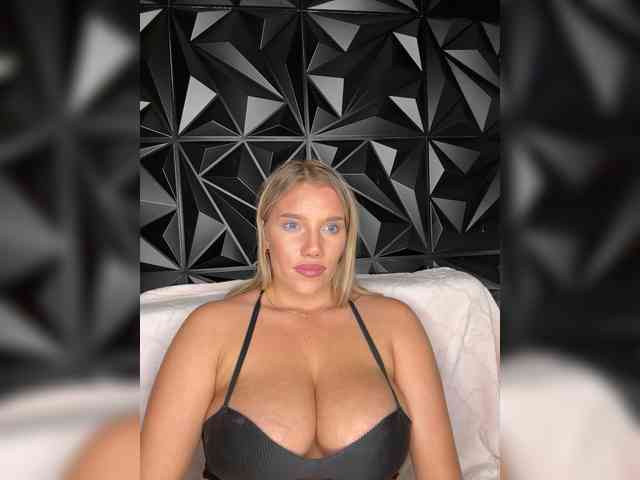 LYALYAtop webcam