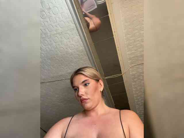 LYALYAtop webcam