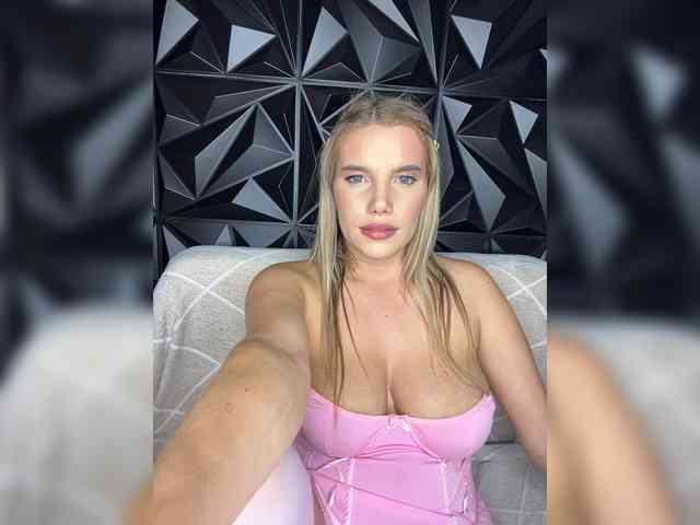 LYALYAtop webcam