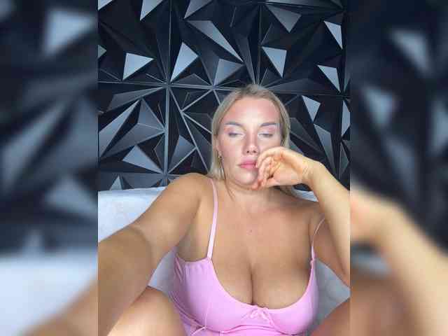 LYALYAtop webcam