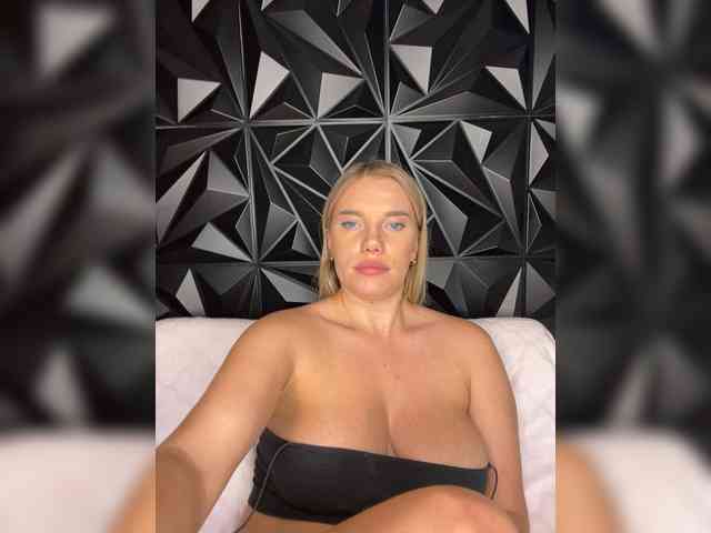 LYALYAtop webcam