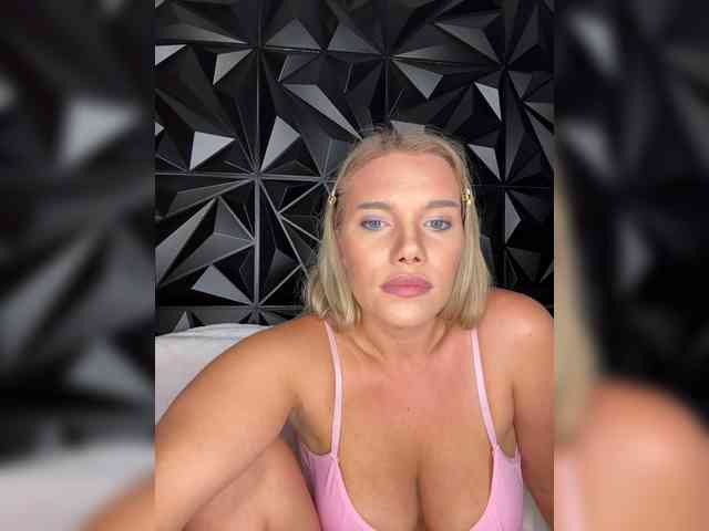 LYALYAtop webcam