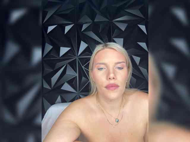 LYALYAtop webcam