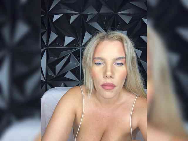 LYALYAtop webcam