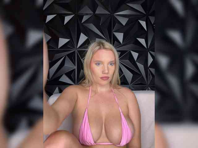 LYALYAtop webcam