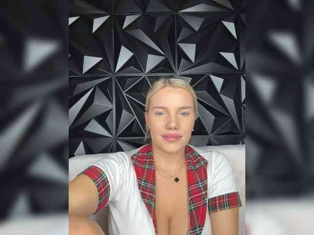 LYALYAtop webcam