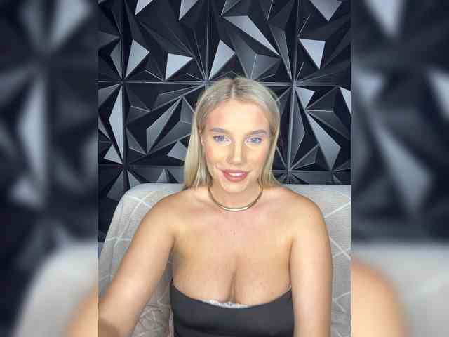 LYALYAtop webcam