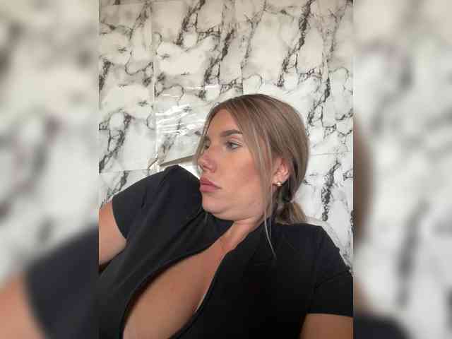LYALYAtop webcam