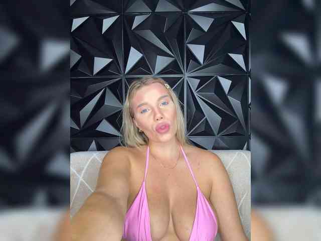 LYALYAtop webcam