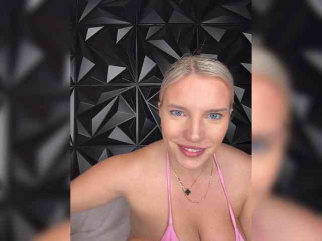 LYALYAtop webcam