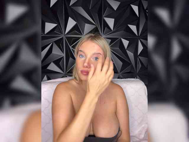 LYALYAtop webcam
