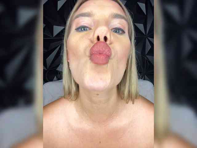 LYALYAtop webcam