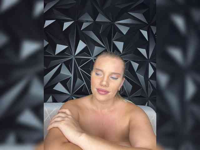 LYALYAtop webcam