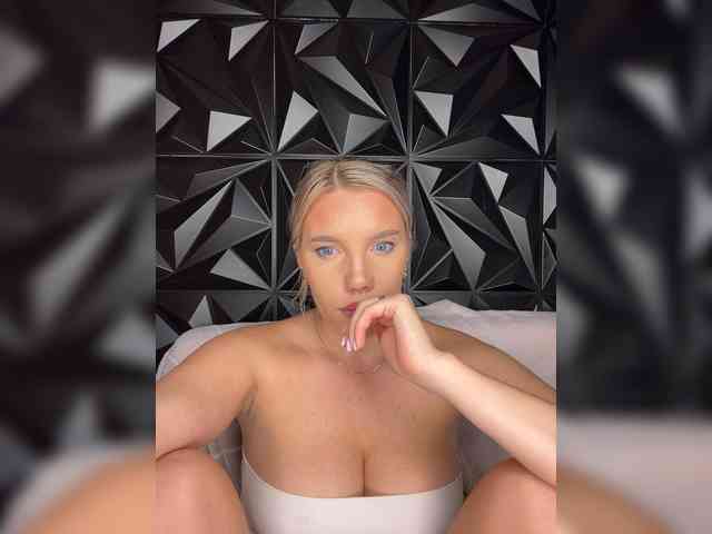 LYALYAtop webcam