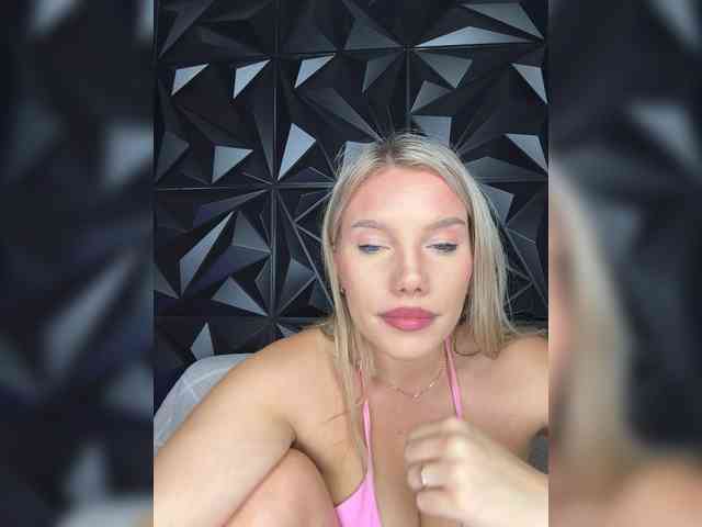 LYALYAtop webcam