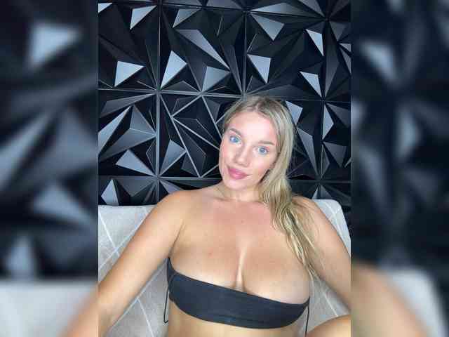 LYALYAtop webcam