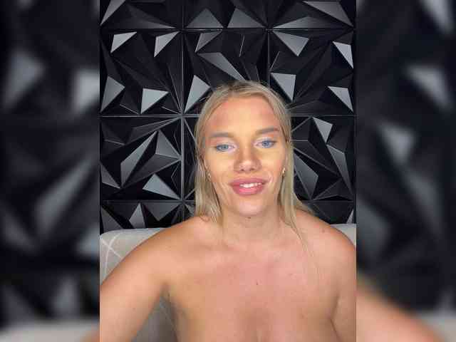 LYALYAtop webcam