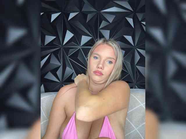 LYALYAtop webcam