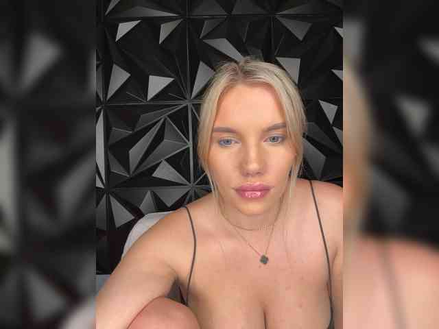 LYALYAtop webcam
