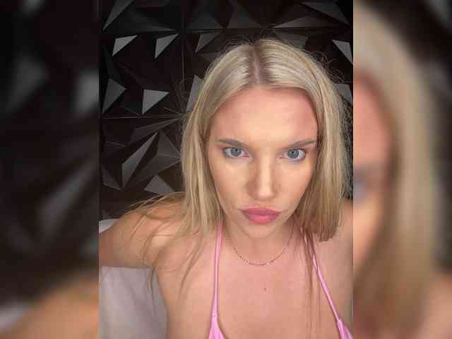 LYALYAtop webcam