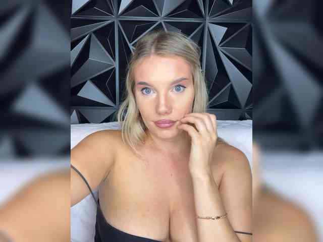 LYALYAtop webcam