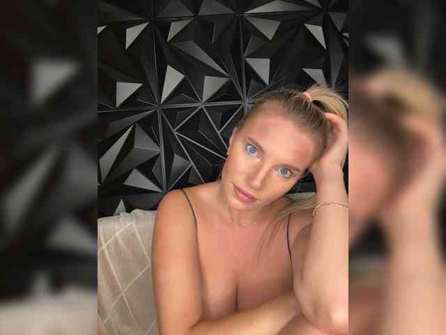 LYALYAtop webcam