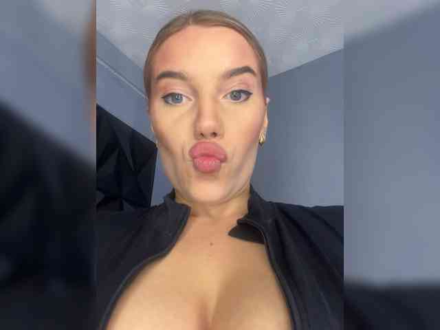 LYALYAtop webcam