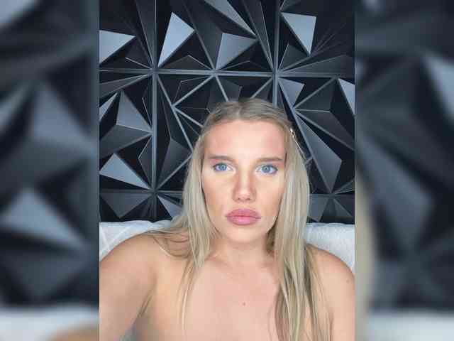 LYALYAtop webcam
