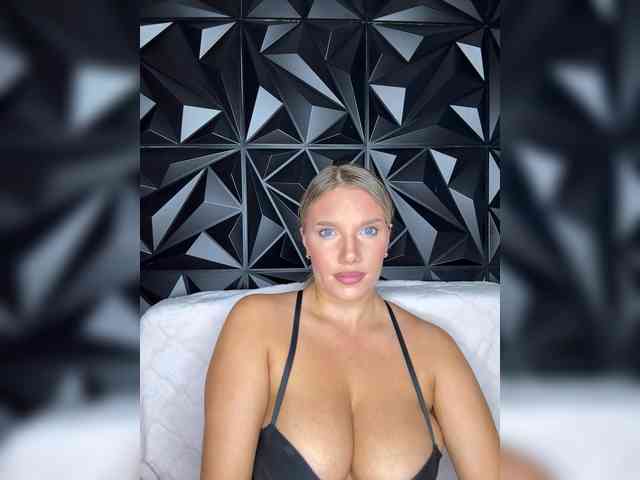 LYALYAtop webcam