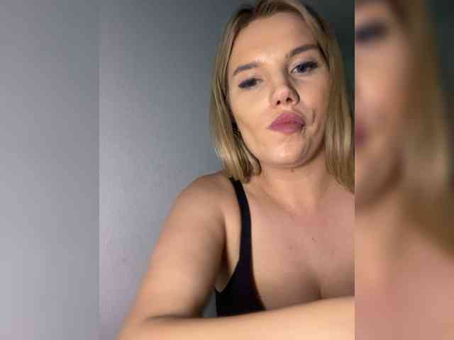 LYALYAtop webcam