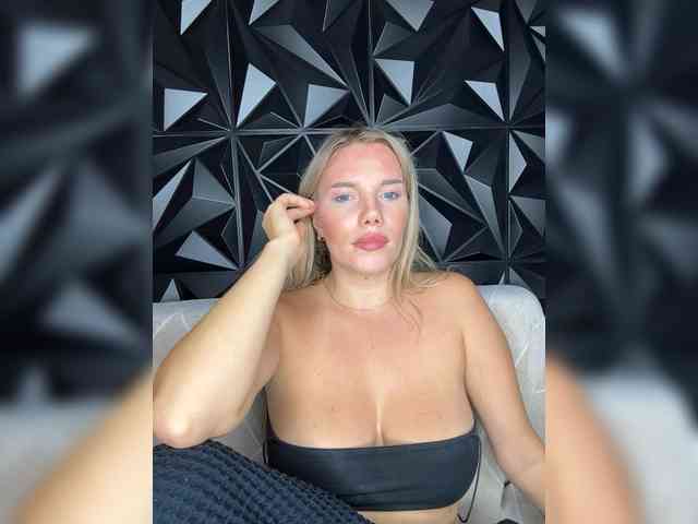 LYALYAtop webcam