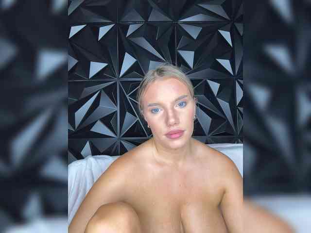 LYALYAtop webcam