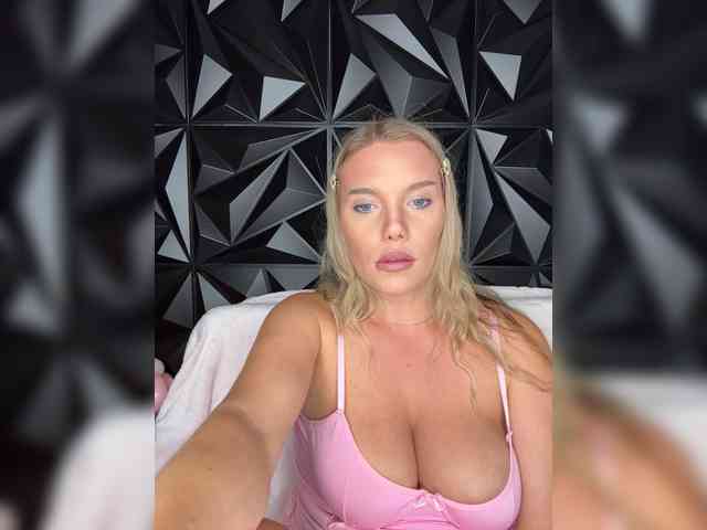 LYALYAtop webcam