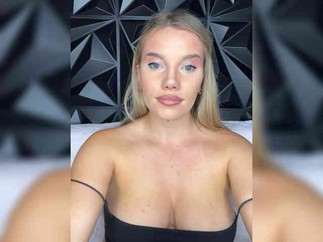 LYALYAtop webcam