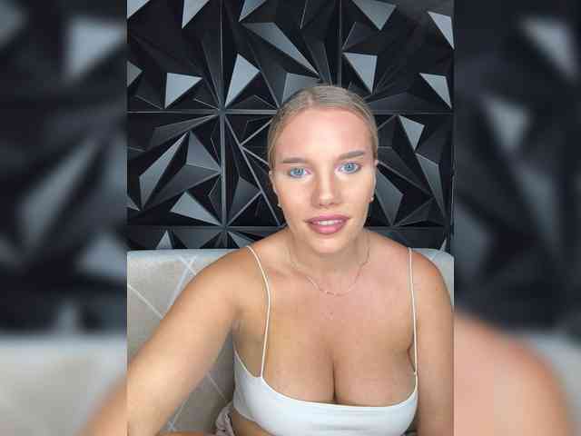 LYALYAtop webcam