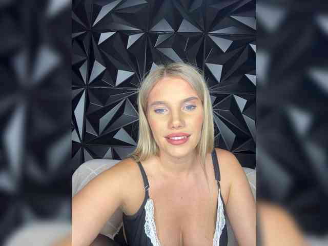 LYALYAtop webcam