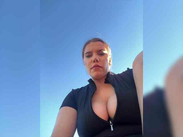 LYALYAtop webcam