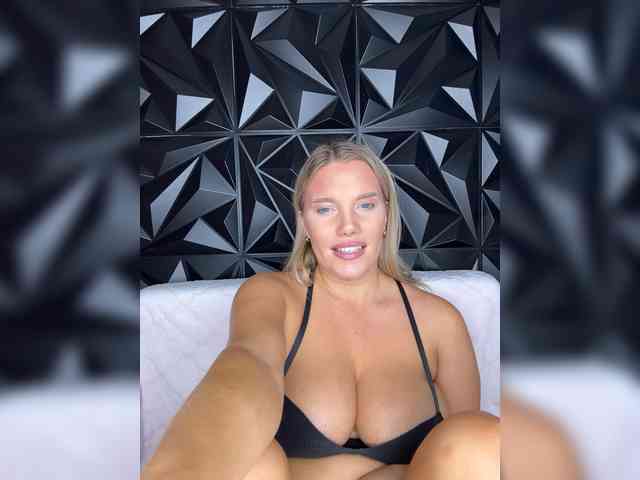 LYALYAtop webcam
