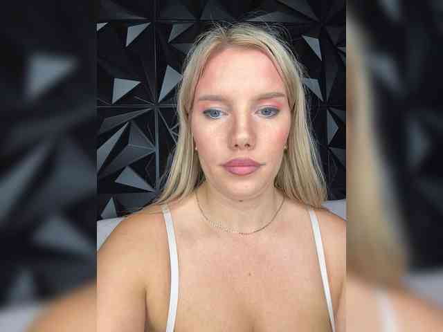 LYALYAtop webcam