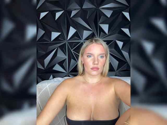 LYALYAtop webcam