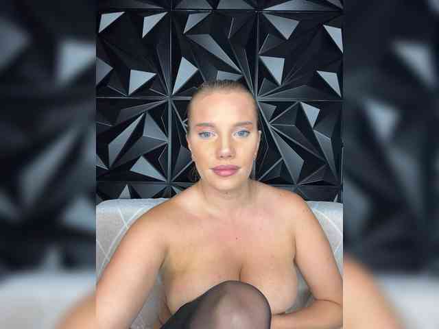 LYALYAtop webcam