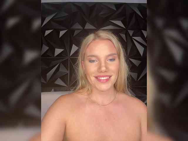 LYALYAtop webcam