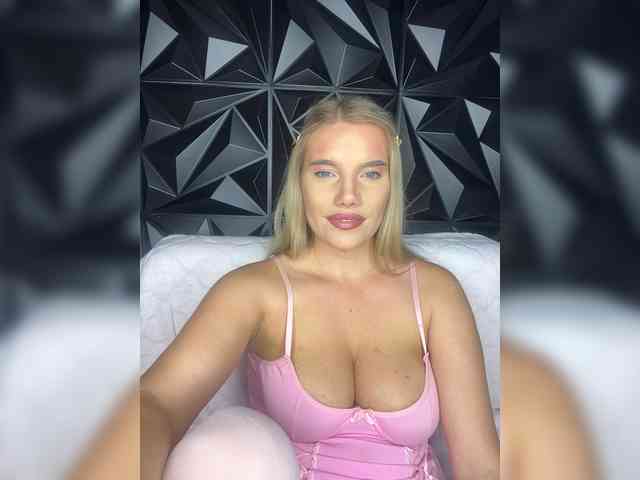 LYALYAtop webcam