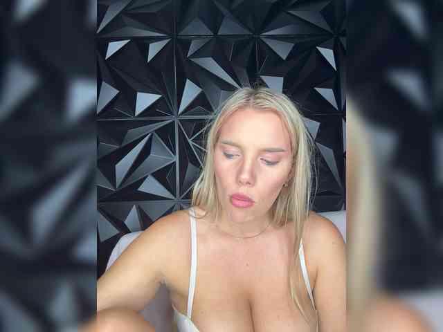 LYALYAtop webcam