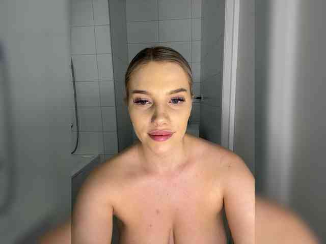LYALYAtop webcam