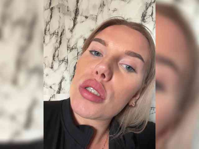 LYALYAtop webcam
