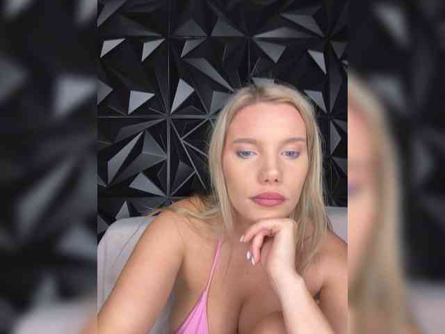 LYALYAtop webcam