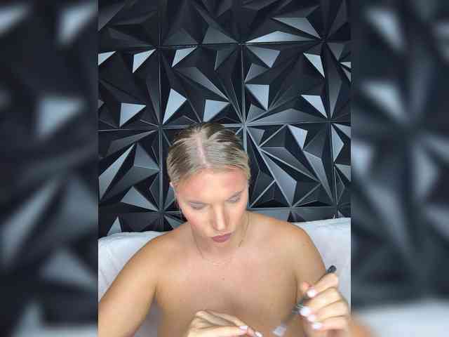 LYALYAtop webcam