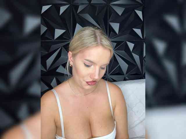 LYALYAtop webcam