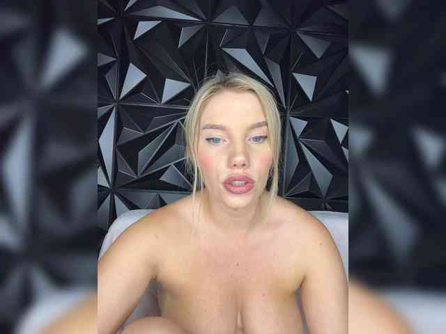 LYALYAtop webcam